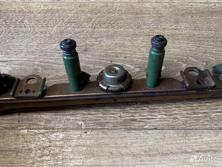 Toyota avensis топливные форсунки(комплект)