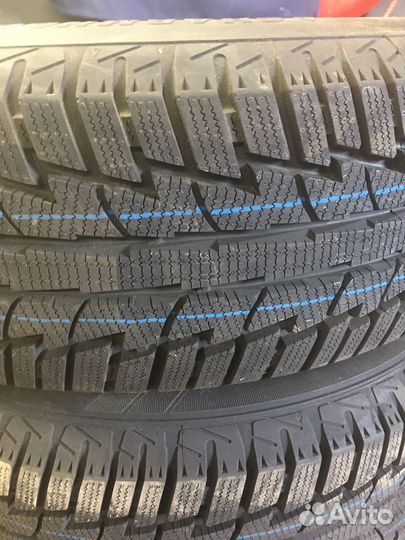 Комплект зимних колес 215/60/17