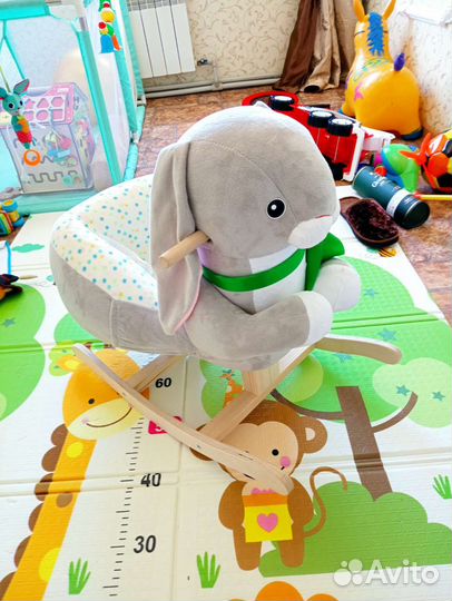 Детская качалка кроля с морковкой