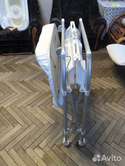 Пеленальный столик с ванночкой Chicco