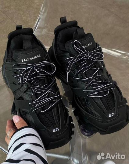 Balenciaga track 1 black