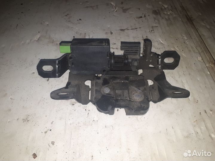 Замок багажника Volvo C30