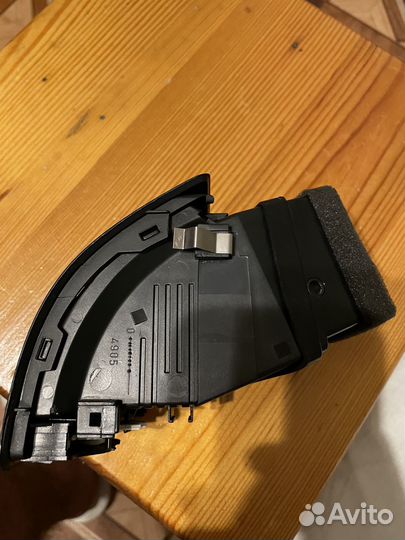 Дефлектор воздуховода правый шкода а5