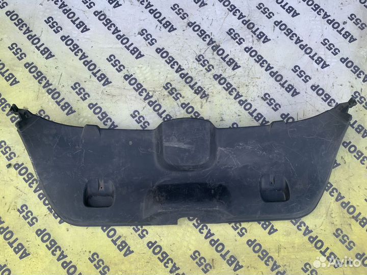 Обшивка двери багажника Peugeot 308
