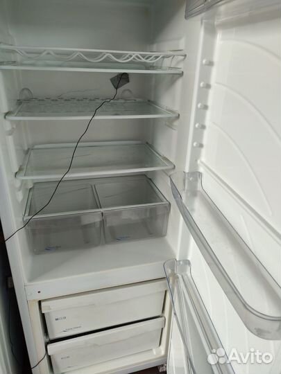 Рабочие холодильники и стиральная машина. Гарант