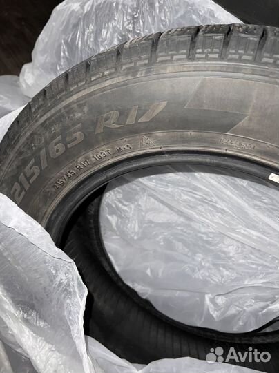 Pirelli Ice Zero 215/65 R17