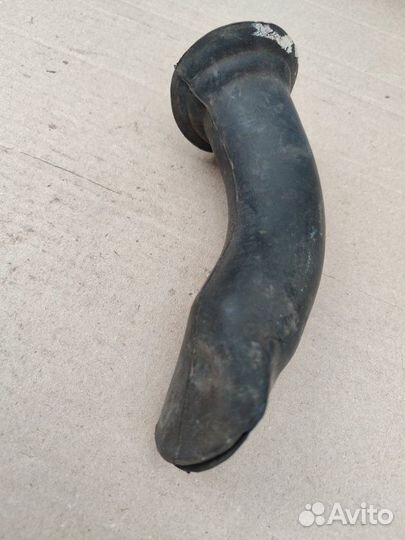 Патрубок вентиляции батареи Mercedes-Benz W124