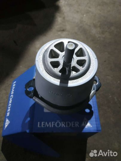 Опора двигателя Tuareg,Q7,Порш Каен(новые)