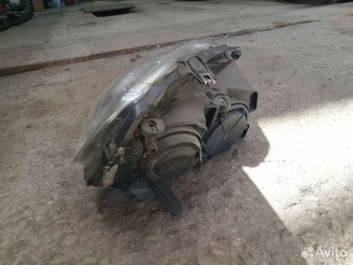 Фара Volkswagen Polo