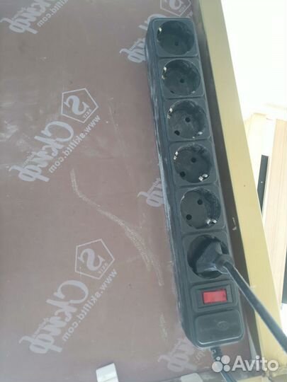 Маникюрный стол