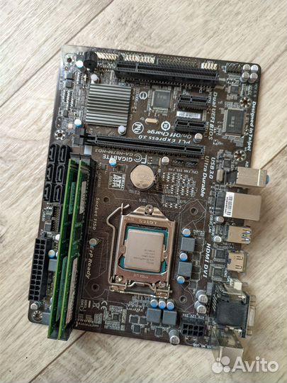 Материнская плата с процессором и памятью