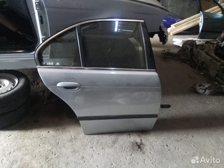 Правая задняя дверь бмв Е39