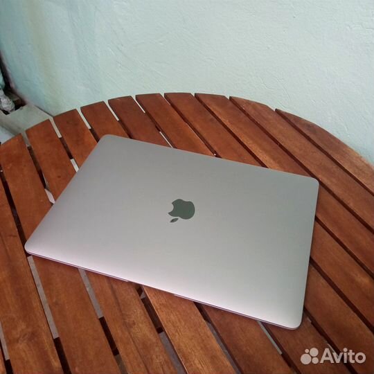MacBook Air 13 8/256 серебристый