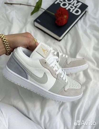 Кроссовки женские Nike Air Jordan 1 Low