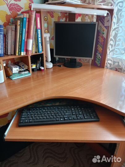 Компьютерный стол