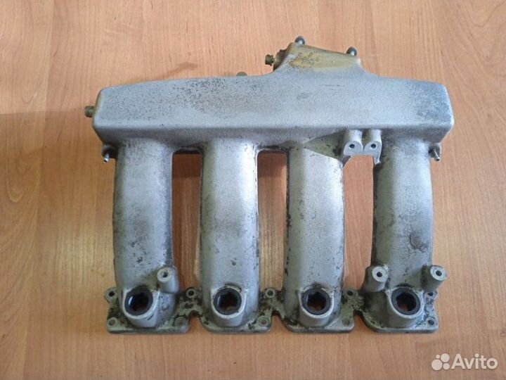 Коллектор впускной Volkswagen Passat B5 седан 1.8