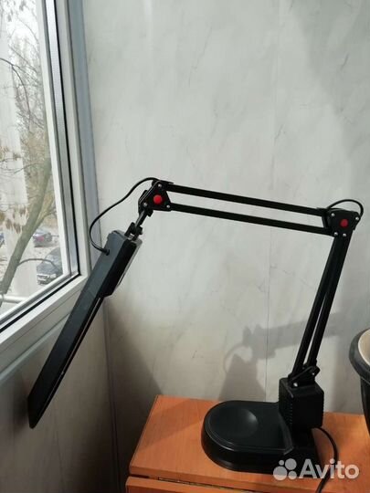 Лампа настольная для маникюра