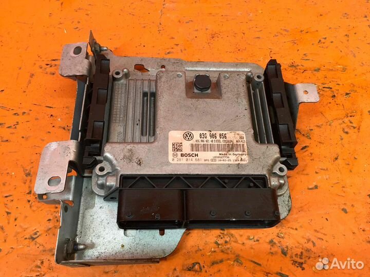 Блок управления двигателем Volkswagen Touran