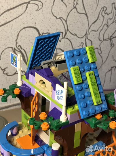 Lego домик Мии на дереве