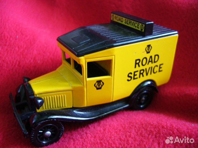 Желтая машинка Road service сделана в Англии