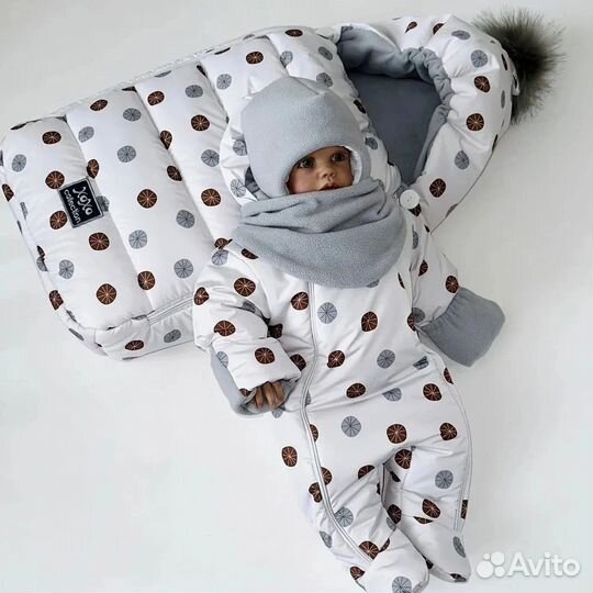 Зимний комплект на выписку с комбинезоном