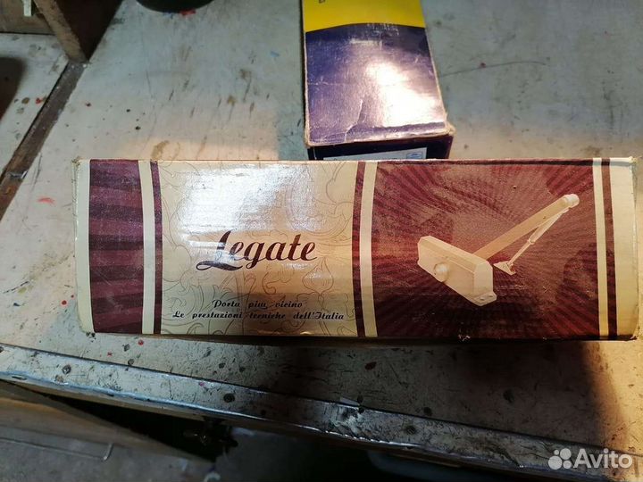 Дверной доводчик