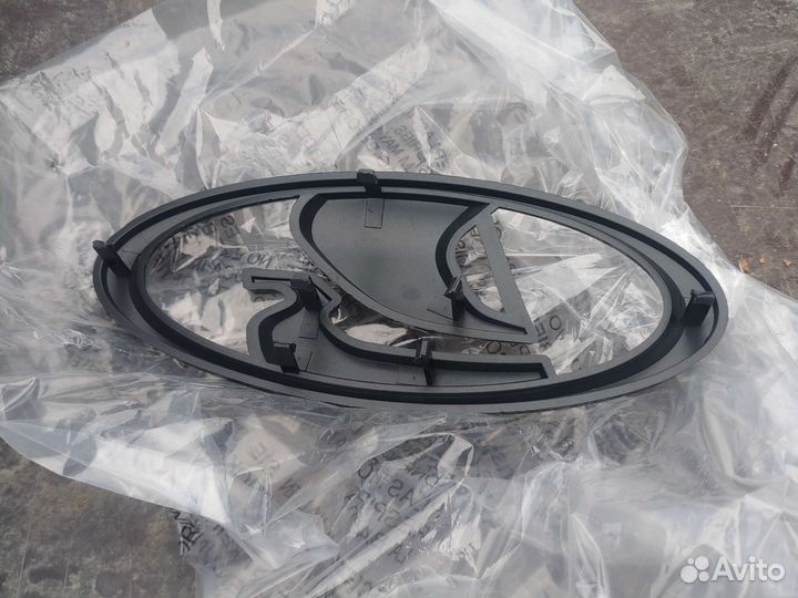 Значок Лада vesta черный