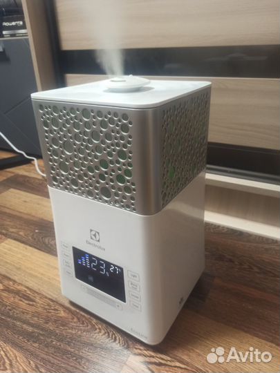 Увлажнитель воздуха Electrolux EHU 3715D