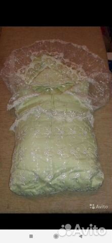 Демисезонный конверт на выписку с чепчиком