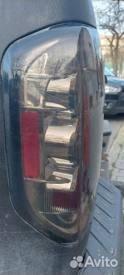 Задний стоп сигнал на Nissan Navara D40