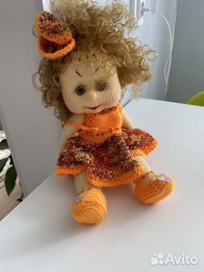 Кукла ручной работы (вязаная)
