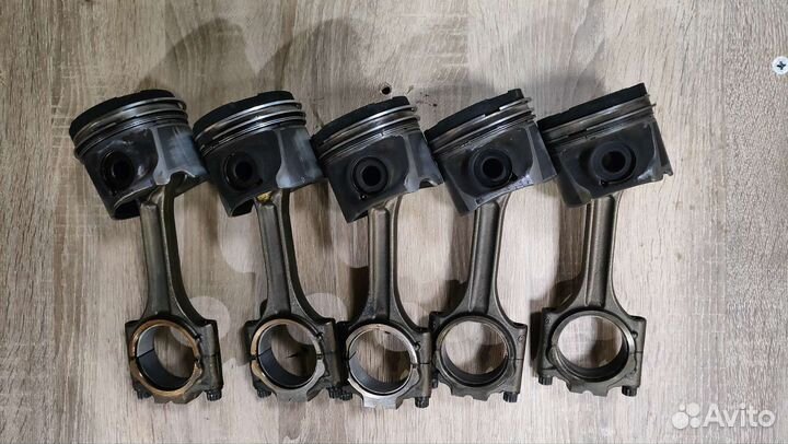 Поршень в сборе с шатуном комплект Вольво