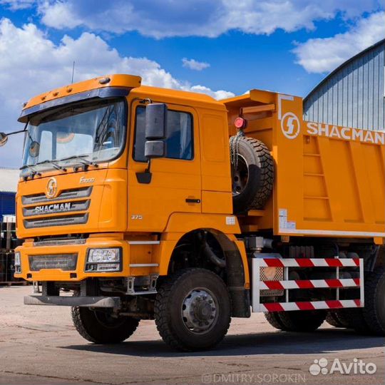 Водитель самосвала 6х6