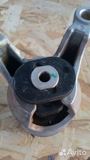 Опора двигателя Nissan Teana