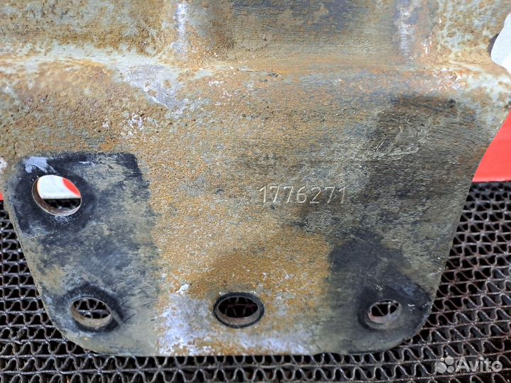 Кронштейн радиатора правый Scania 5-series