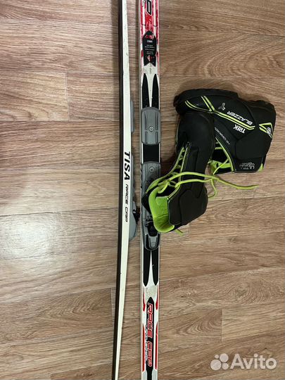 Ботинки и Беговые лыжи 150 см