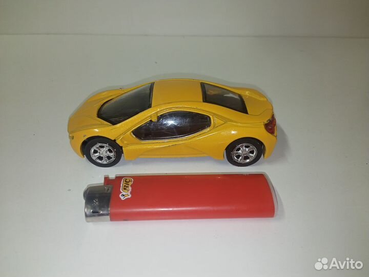 Модель автомобиля металлическая 