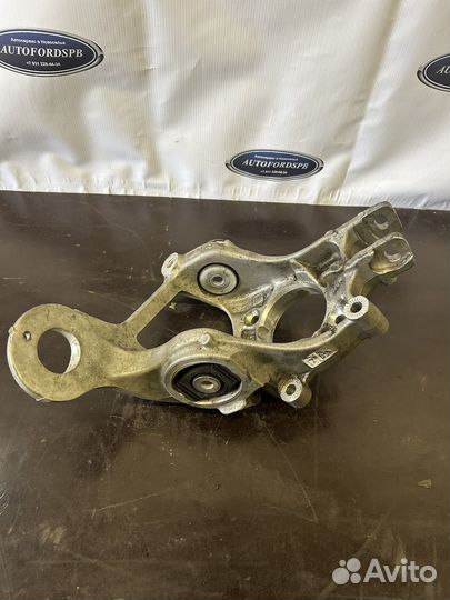 Кулак задний левый Audi 8K0505435AA