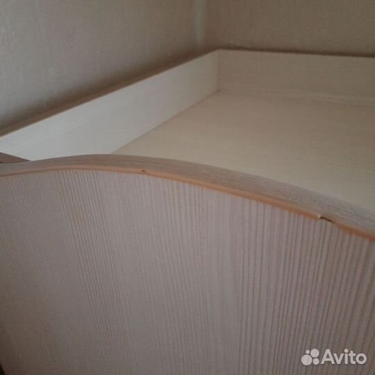 Детская кроватка с маятником