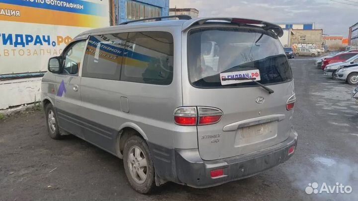 Повторитель на крыло Hyundai Starex (A1) 92303-25000