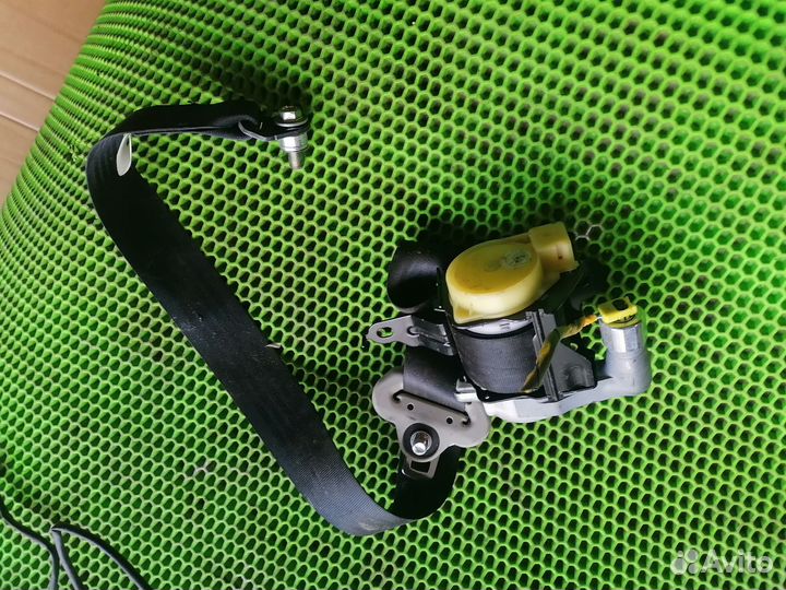 Ремень безопасности левый на Mazda 3 BL 2009-2013