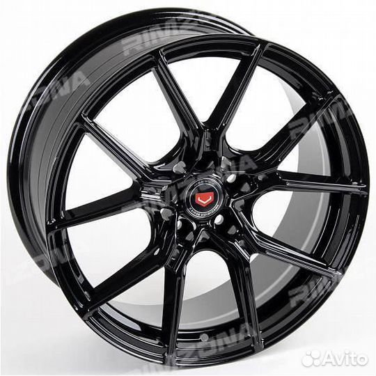 Литой диск в стиле vossen R18 5x112