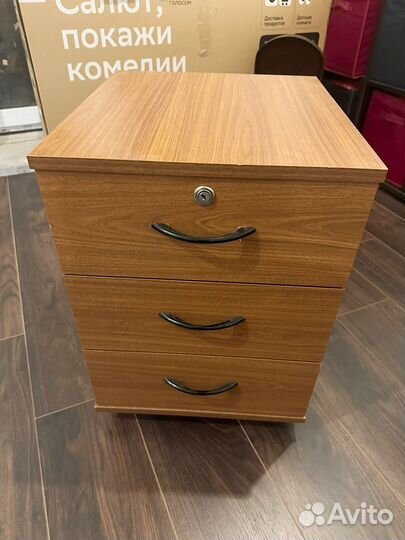 Тумба выкатная с ящиками