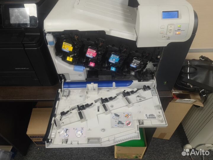 Принтер HP Color LaserJet CP3525n