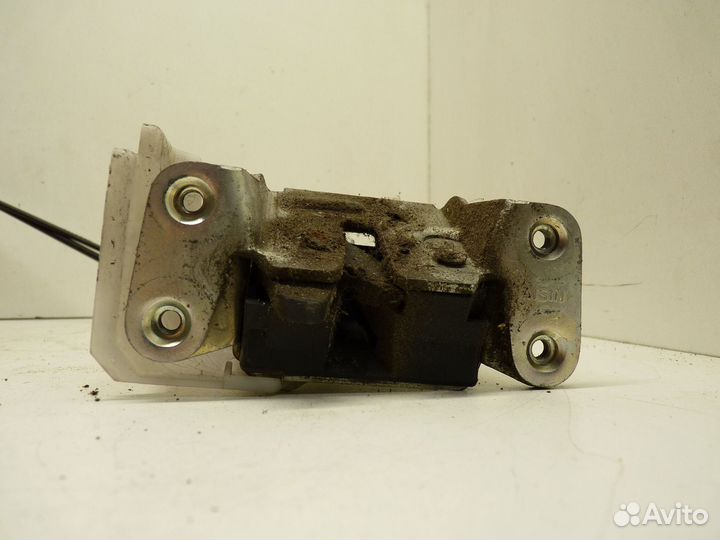 Замок задней двери Лев. Тойота Превия 2008г 2.4л