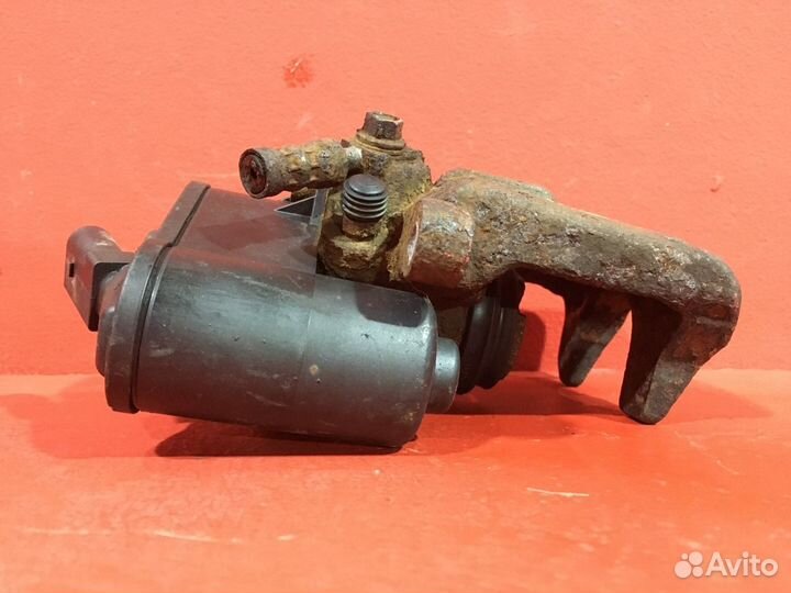 Суппорт задний правый Volkswagen Tiguan 1 SUV cffb