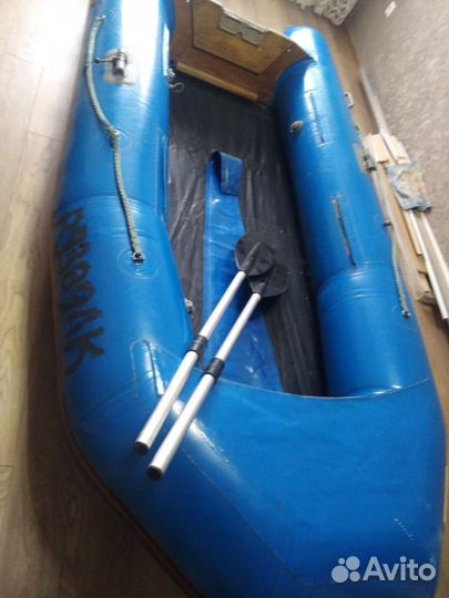 Лодка весельная