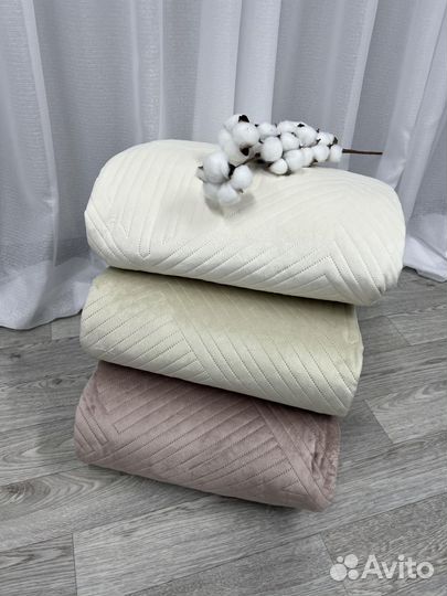 Покрывало с наволочками.Велюр