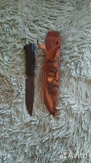 Нож с кожаными ножнами