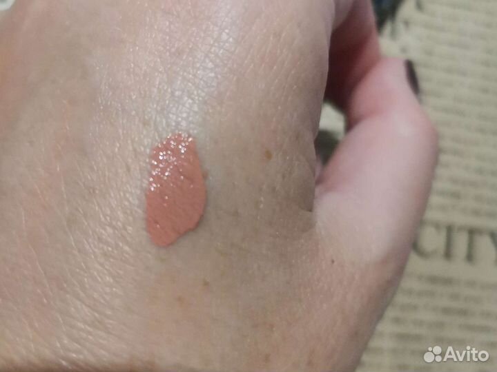 Матовая помада нюдовая